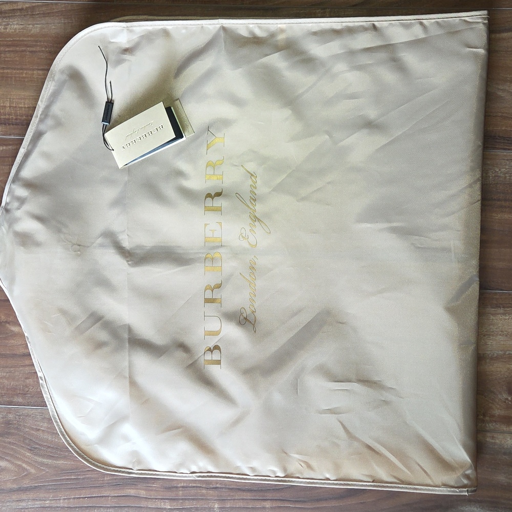 Like New Burberry Chelsea Trench - Picture 6 of 12